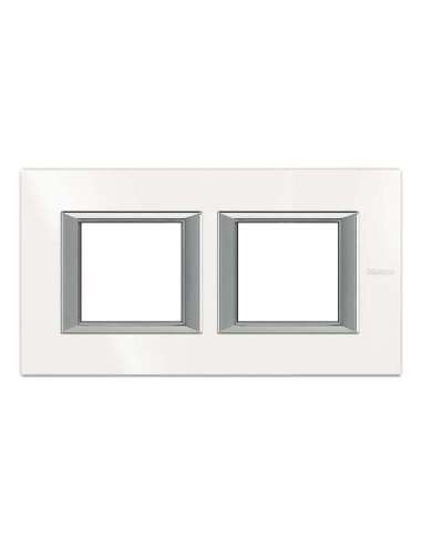 Placa embellecedora recta Axolute de color Blanco Axolute - 2 x 2 módulos - entreeje 71 - A000878040 BTICINO HA4802M2HHD